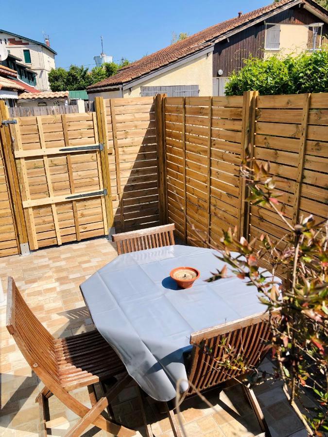 Appartement Duplex Lumineux Idealement Situe Арес Екстериор снимка